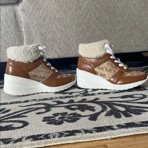 Michael Kors girls’ wedge shoes size 2